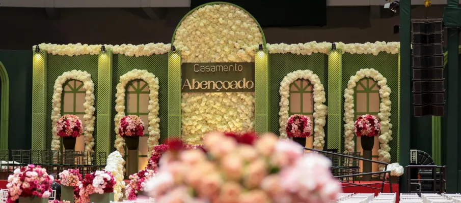 Casais de Barra do Gar�as participam do �Casamento Aben�oado� em Cuiab�