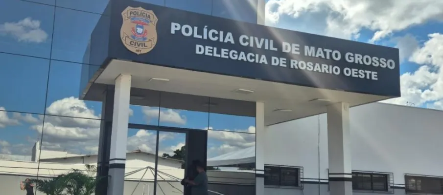 Mulher condenada por homic�dido � presa pelas Pol�cias Civil e Militar em Ros�rio Oeste