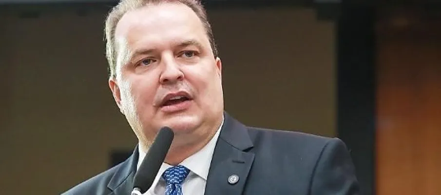 Deputado exige resposta da Caixa: quando ser�o entregues 1.416 casas em Barra do Gar�as?