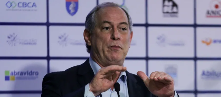 Ciro Gomes � condenado � pris�o por xingar prefeita no Cear�
