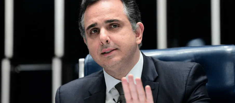 Pacheco vai ajudar Lula e Alcolumbre a conversar em meio a briga