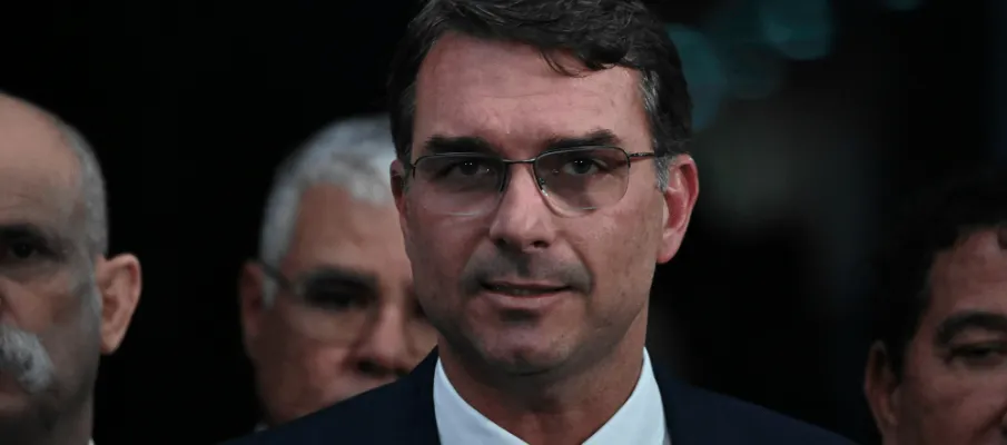 Fl�vio Bolsonaro afirma que origem do Caso Master est� no PT da Bahia
