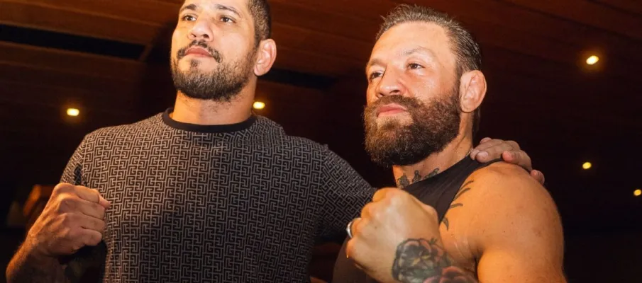 McGregor encontra Poatan e comenta pol�mica no UFC: 'Foi na nuca, eu vi'