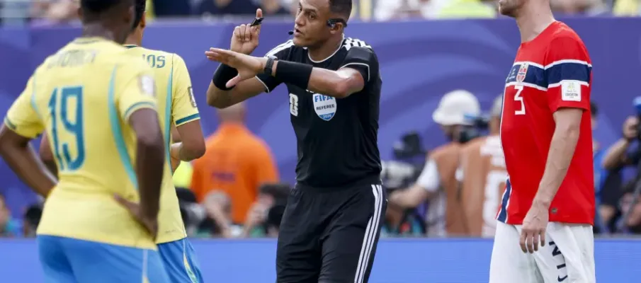 �rbitro que j� apitou jogos de Messi vai comandar Inglaterra x Argentina