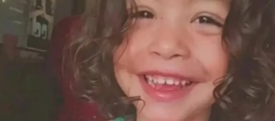 Menina morre e pol�cia investiga piolhos e desnutri��o