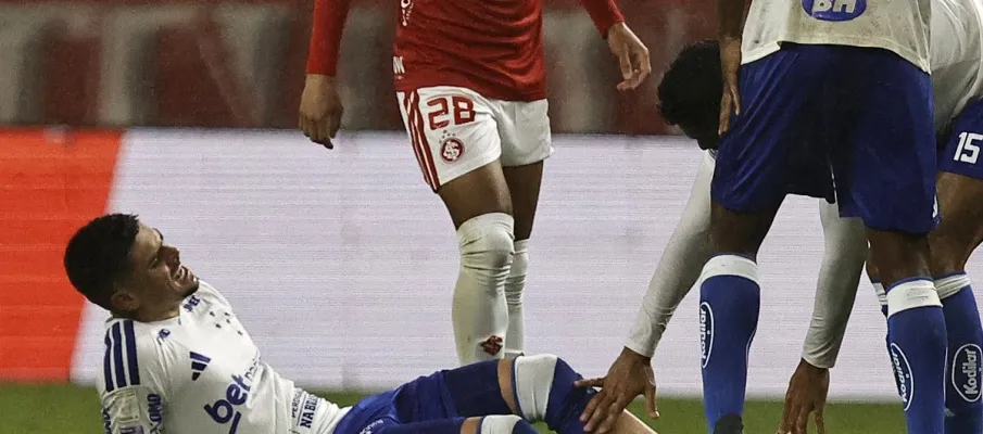 Gabriel Pec sofre fratura na perna na estreia pelo Cruzeiro