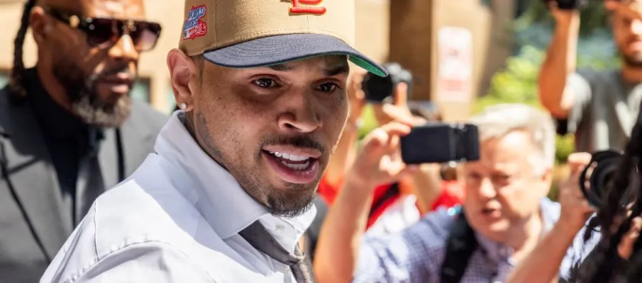 Chris Brown se declara culpado por briga em boate londrina em 2023