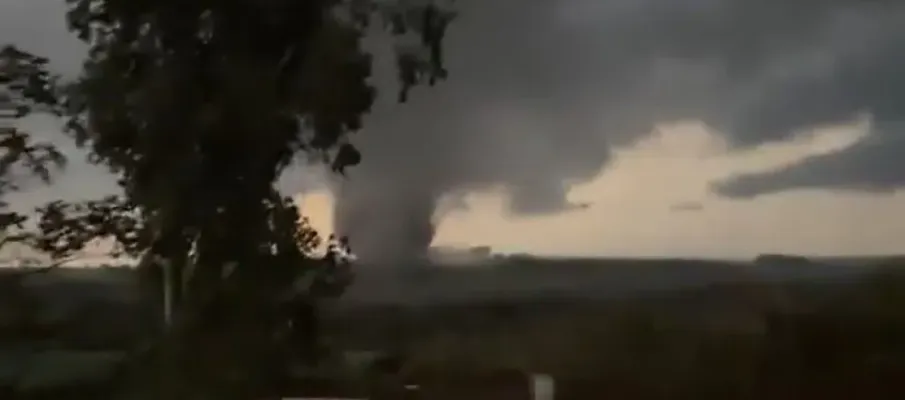 Tornado atinge cidades do Rio Grande do Sul e deixa feridos