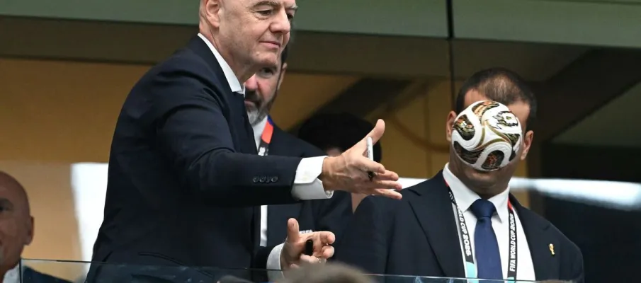 Presidente da FIFA � acusado de chantagem em nova pol�mica