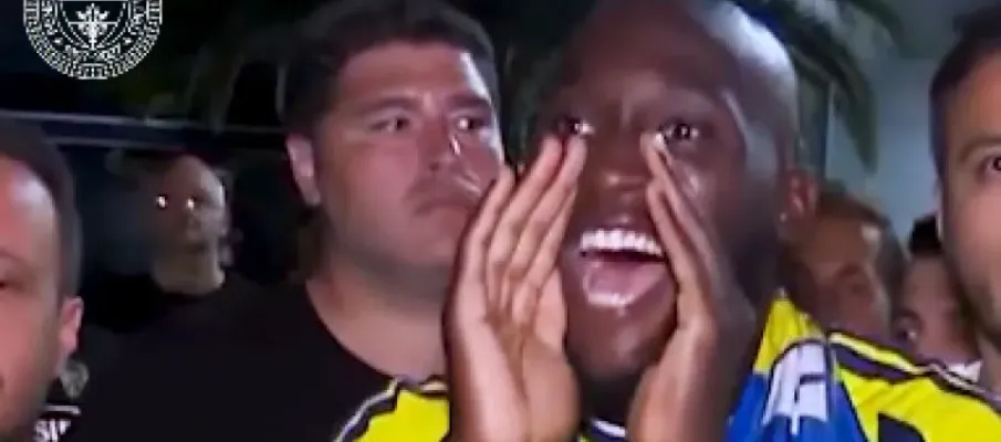 Lukaku deixa Napoli e � recebido com festa na Turquia