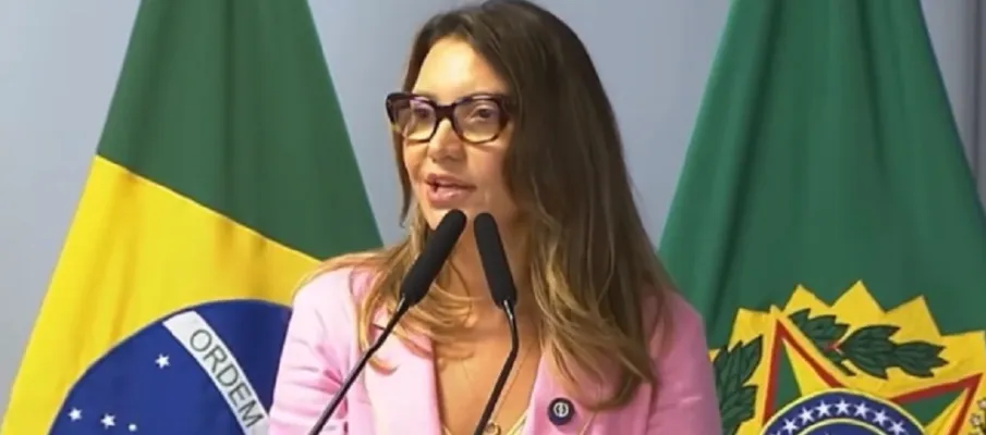 Janja homenageia Marisa, ex-esposa de Lula, durante lan�amento da campanha