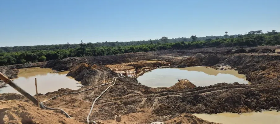 Garimpo ilegal � fechado em Peixoto de Azevedo e m�quinas pesadas s�o apreendidas
