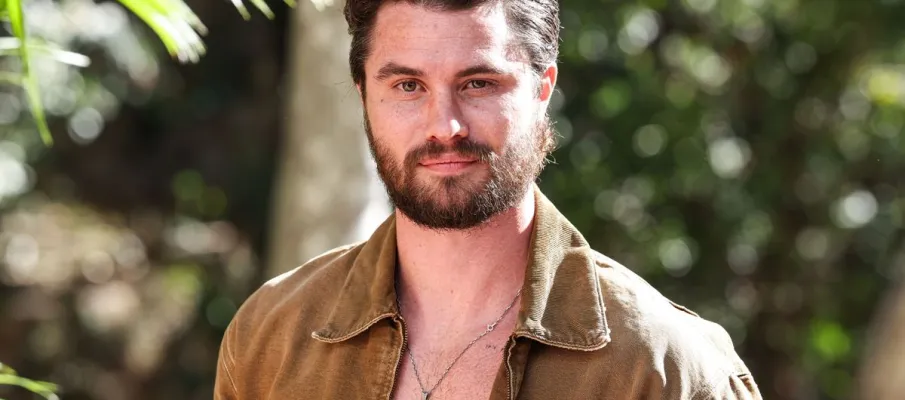 Ator de Netflix diz que quase morreu com f�gado e rins falhando ap�s sucesso de s�rie