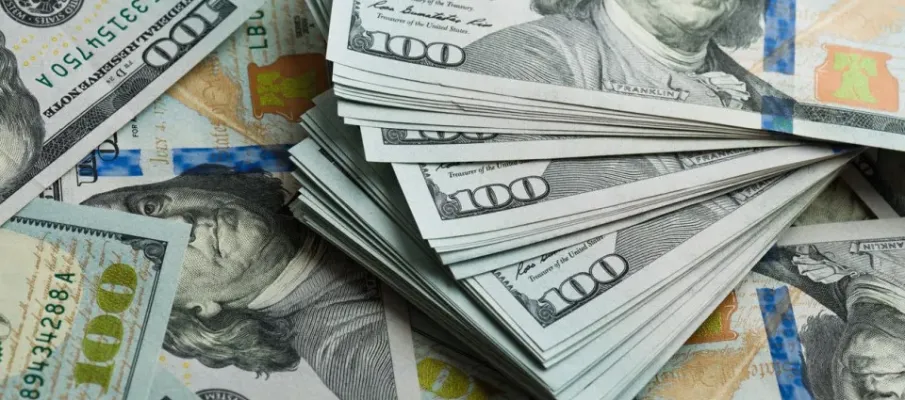 D�lar cai levemente nesta quinta enquanto BC faz leil�es e Fed acompanha infla��o