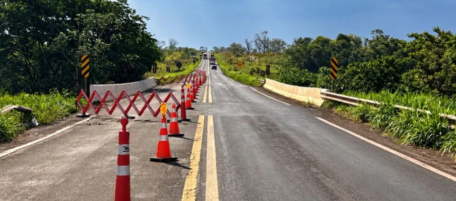 Obras em pontes da MS-040 bloqueiam passagem de caminh�es e exigem desvio no MS