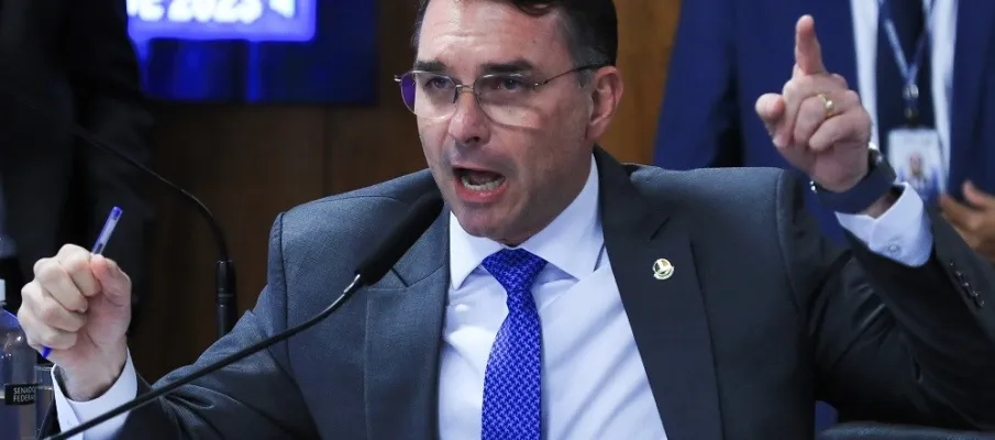 Senador diz que grupo de Lula na PF foi exposto ap�s demiss�o de diretor
