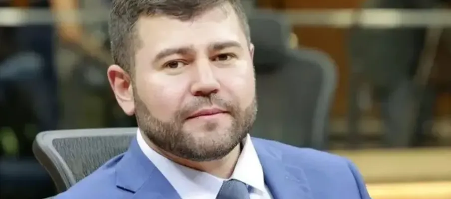 Deputado Amilton Filho morre ap�s carro bater em caminh�o na rodovia BR-050