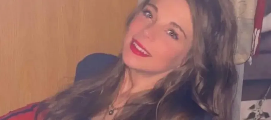 M�e esfaqueia os pr�prios filhos e crian�a pede comida � av� por telefone
