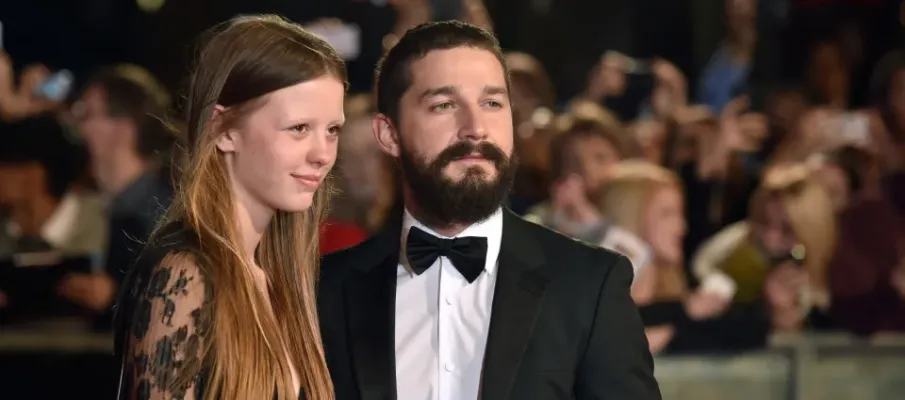 Mia Goth pede div�rcio de Shia LaBeouf ap�s esc�ndalos e pris�o