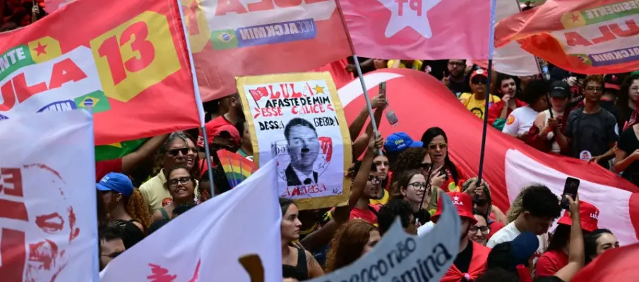 L�deres e artistas lideram atos de apoio a Lula em capitais antes do segundo turno