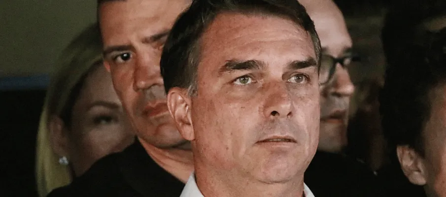 Wall Street Journal acusa Brasil de vingan�a pol�tica contra Fl�vio Bolsonaro
