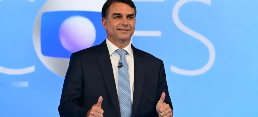 Fl�vio Bolsonaro acusa Lula de esconder liga��o do filho com lobista e cobra abertura de gastos com cart�o corporativo