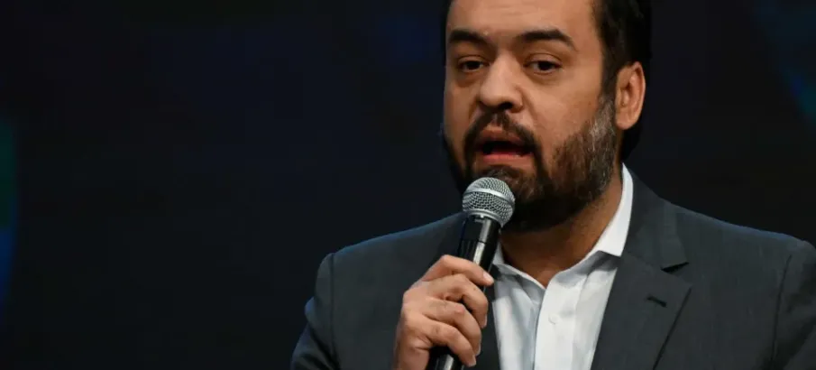 TCE recomenda reprovar contas de Cl�udio Castro no RJ