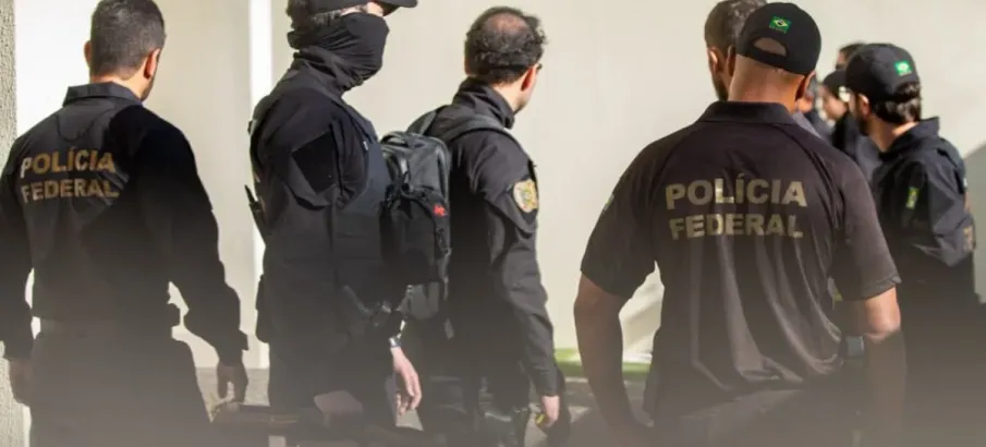 Pol�cia Federal faz buscas contra senador Jaques Wagner e empres�rio Augusto Lima por suspeitas com o Banco Master