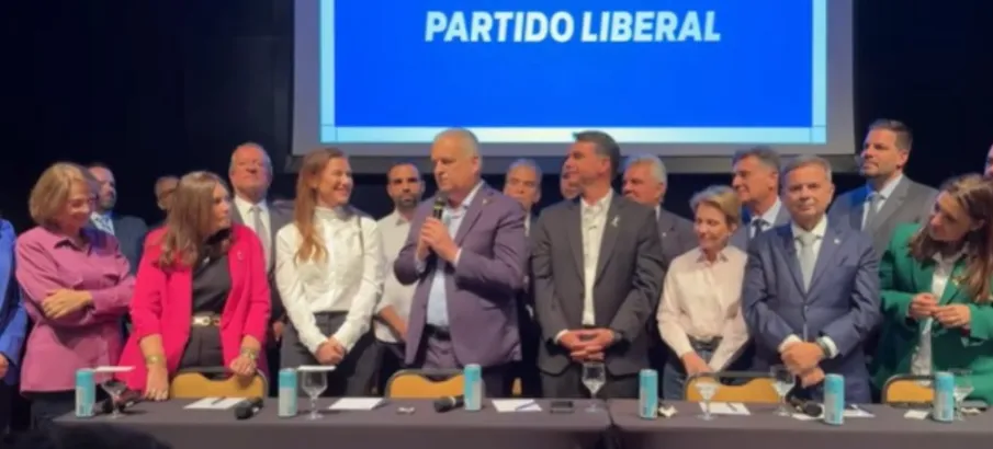 Fl�vio Bolsonaro anuncia Alfredo Gaspar como vice em chapa pura do PL