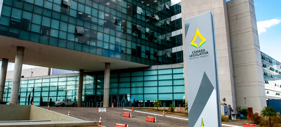 Sess�o na CLDF dura s� 18 minutos e exp�e aus�ncia de deputados
