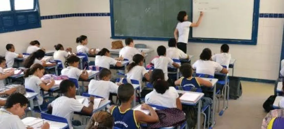 Governo do DF devolve R$ 25,5 milh�es para escolas ap�s protestos