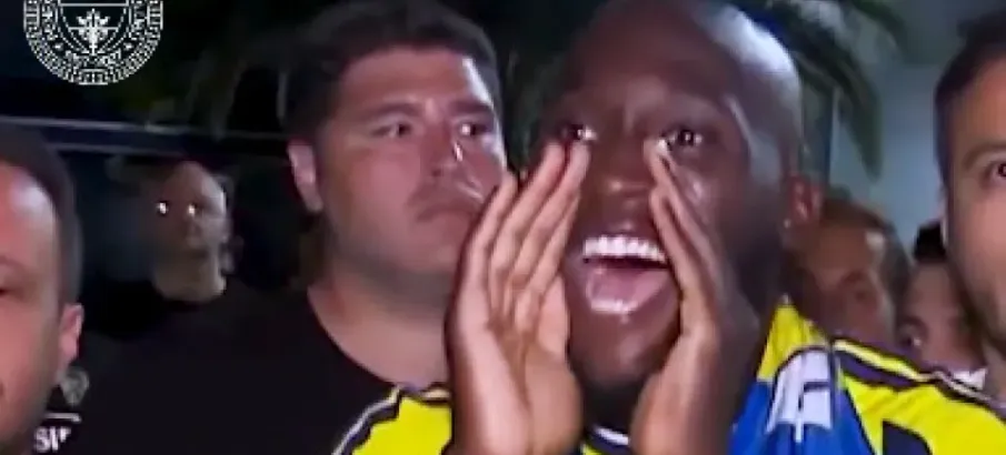 Lukaku deixa Napoli e � recebido com festa na Turquia