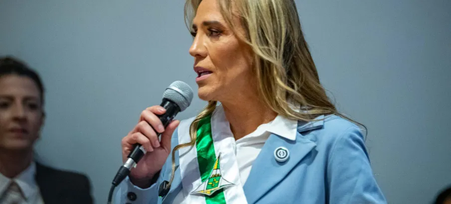 Celina Le�o lidera pesquisa para governo do DF, mas passado conturbado � desafio