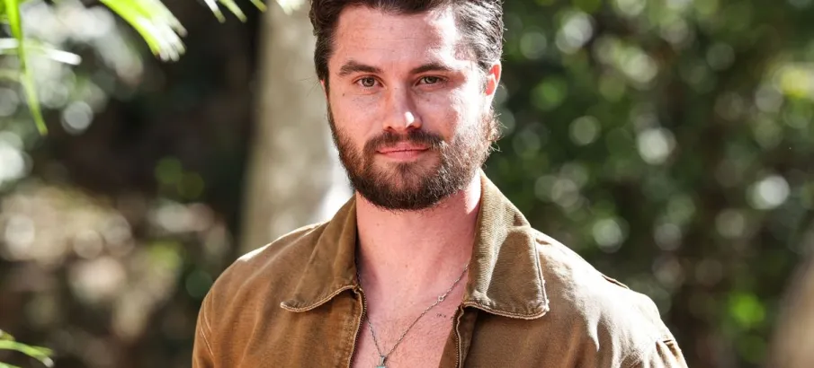 Ator de Netflix diz que quase morreu com f�gado e rins falhando ap�s sucesso de s�rie