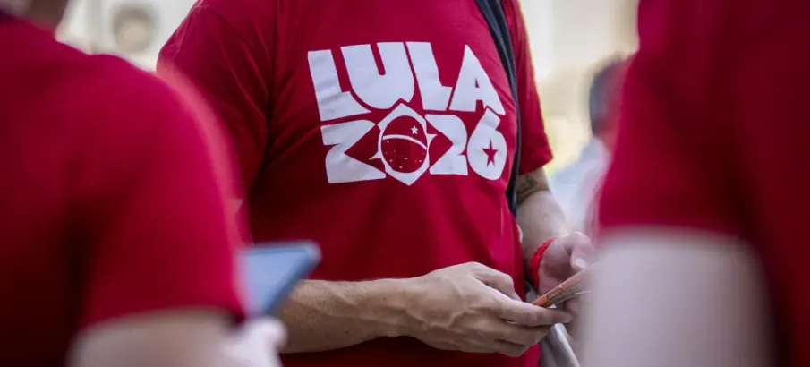 Lula vence na It�lia com mais da metade dos votos; Fl�vio Bolsonaro fica em segundo