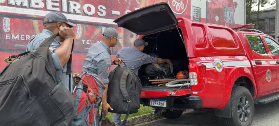 S�o Paulo envia 30 profissionais e equipamentos para refor�ar combate a inc�ndios no Amazonas