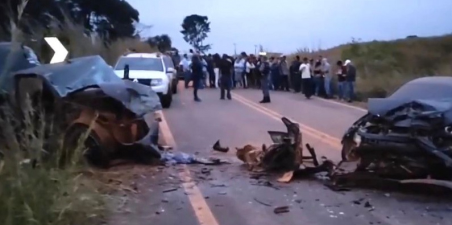 Irmos morrem em violenta coliso entre carros em rodovia de Mato Grosso