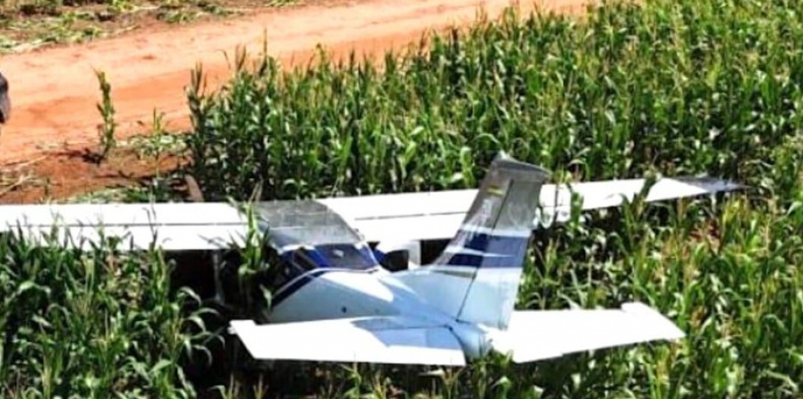 Avio cai em Mato Grosso, polcia apreende armas e centenas de munies