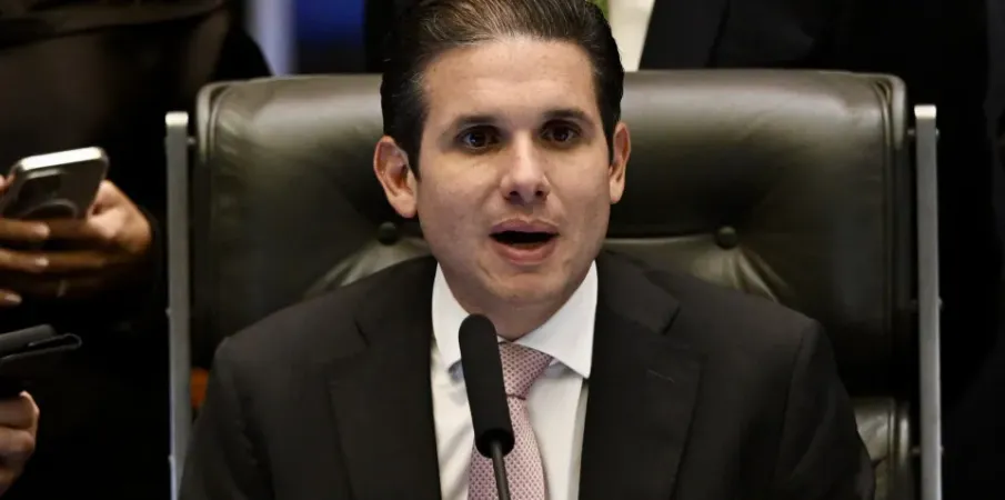 Motta deve decidir sobre cassa��o de Ramagem ap�s rev�s com Carla Zambelli