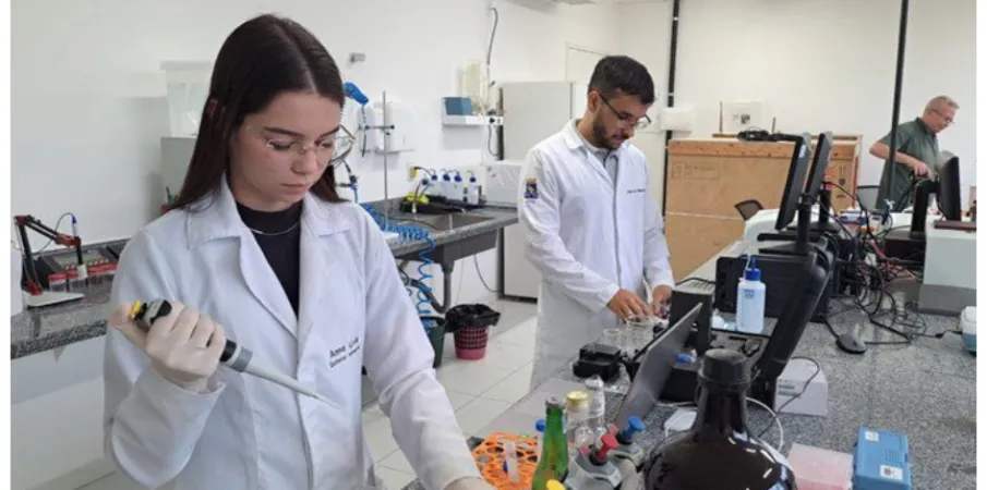 Onde o carnaval e a ci�ncia se encontram: kits que detectam metanol em bebidas alco�licas entram na folia