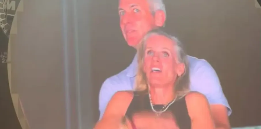 Mulher 'flagrada' em show d� palestra sobre gest�o de crise