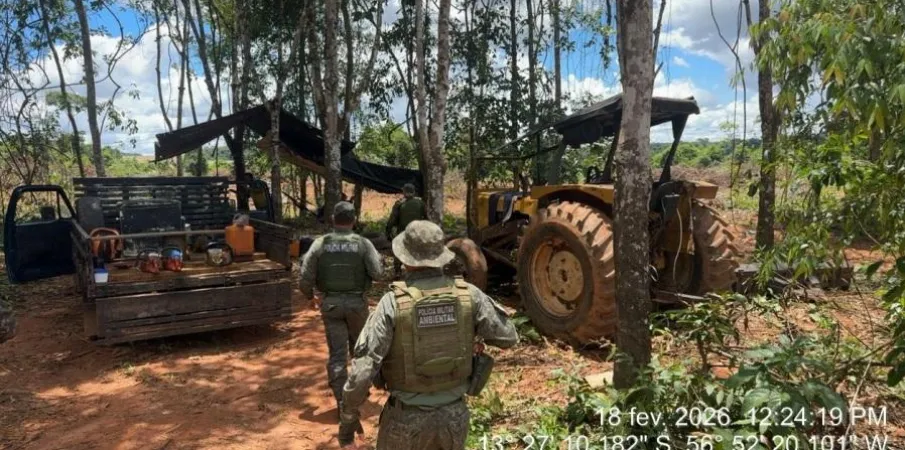 Batalh�o Ambiental apreende tratores e maquin�rios na zona rural de S�o Jos� do Rio Claro