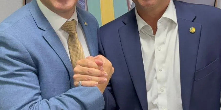 Fl�vio Bolsonaro desembarca no RS para lan�amento da pr�-campanha de Zucco ao Governo do Estado