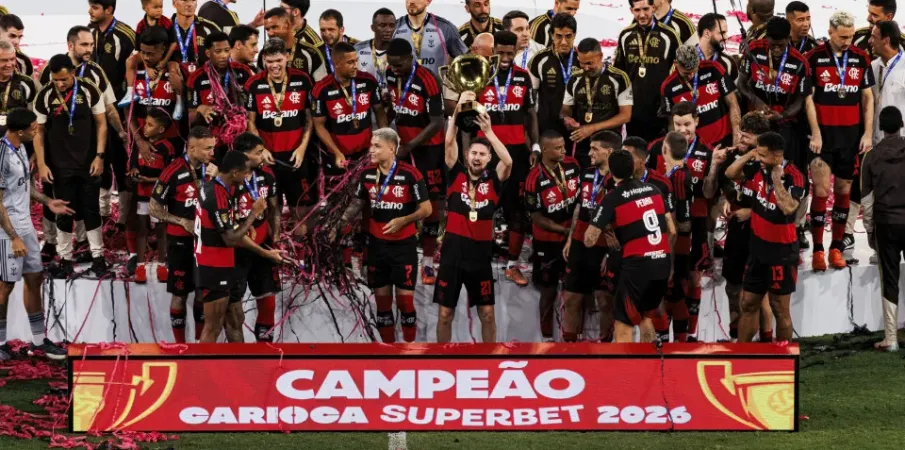 Flamengo vence Fluminense nos p�naltis e fatura tricampeonato carioca