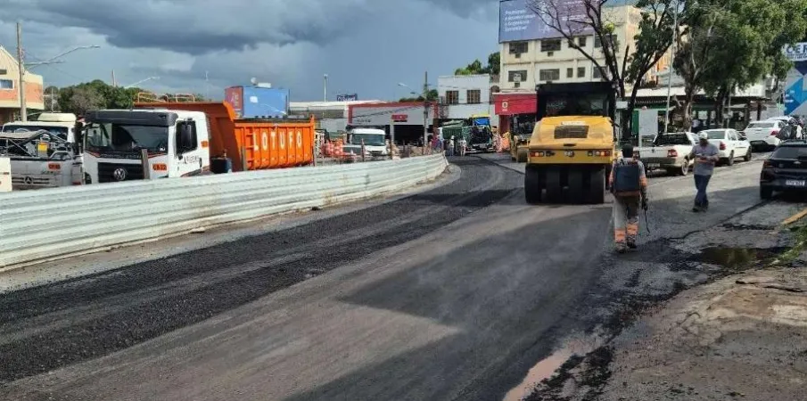 Obras do BRT seguem com execu��o de nova camada de asfalto na Prainha