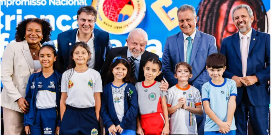 Brasil  bate meta de alfabetiza��o na idade certa para 2025, atingindo 66%. Em 2023, era 56%