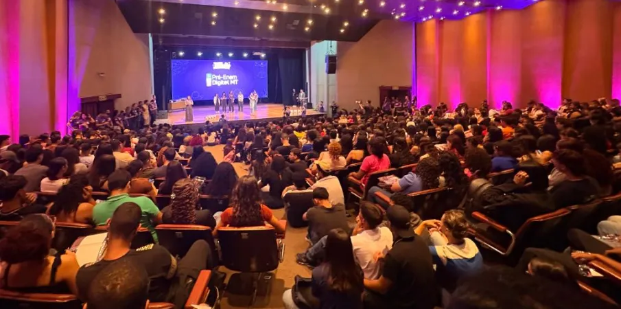 Seduc inicia as aulas e entrega de materiais do curso preparat�rio Pr�-Enem Digit@l 2026