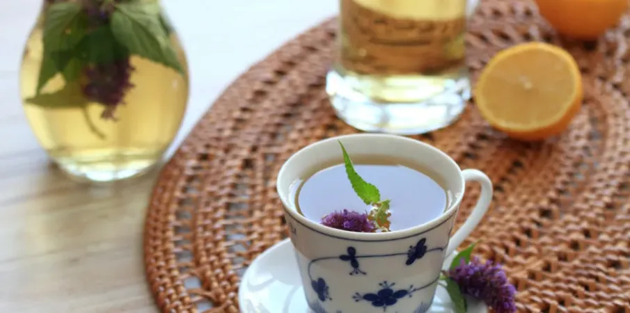 Comeu demais? Tr�s ch�s que ajudam a melhorar a digest�o