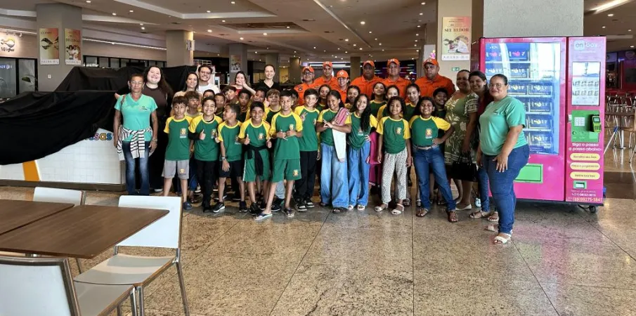 Bombeiros e shopping de V�rzea Grande proporcionam dia de divers�o para crian�as atendidas por projetos sociais