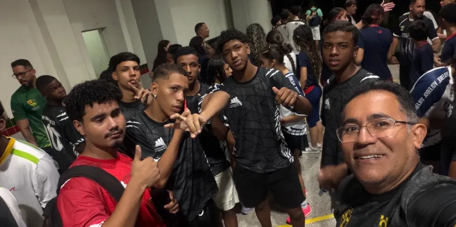 Escola Dep. Emanuel Pinheiro brilha na abertura dos Jogos Estudantis de V�rzea Grande com for�a total no Futsal Masculino!